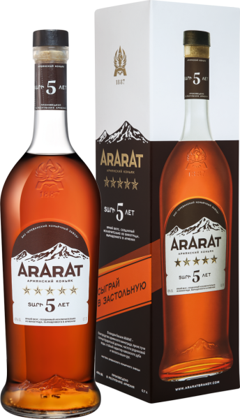 Бренди Ararat 5 years old with playing cards in gift box 0,7 л фото