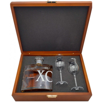 Коньяк Lheraud Eugenie XO Petite Champagne with 2 glasses in wooden box 0,7 л фото