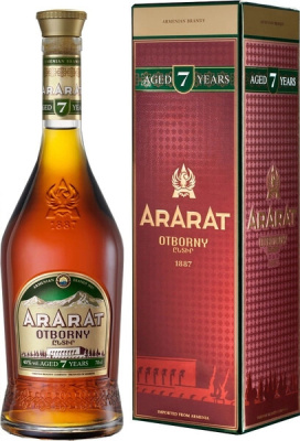Коньяк Ararat Otborny 7 Years Old in gift box 0,7 л фото