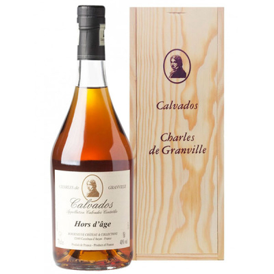 Кальвадос Charles de Granville Hors d'Age in wooden box 0,70 л Кальвадос Charles de Granville Hors d'Age in wooden box 0,70 л фото