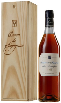 Арманьяк Baron de Sigognac Bas-Armagnac in wooden box 1987 0,7 л Арманьяк Baron de Sigognac Bas-Armagnac in wooden box 1987 0,7 л фото