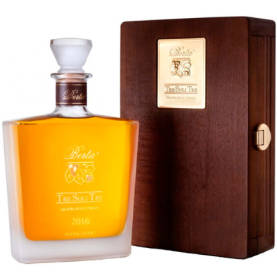 Граппа Berta Tre Soli Tre in wooden box 2016 0,7 л фото