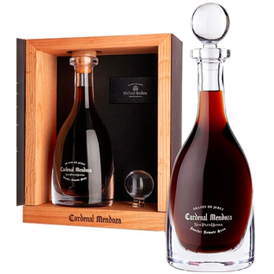 Бренди Cardenal Mendoza Non Plus Ultra Solera Gran Reserva Brandy de Jerez in gift box 0,5 л фото