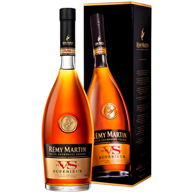 Коньяк Remy Martin VS Superieur Petite Champagne in gift box 0,50 л фото