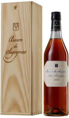 Арманьяк Baron de Sigognac Bas-Armagnac in wooden box 1980 0,7 л Арманьяк Baron de Sigognac Bas-Armagnac in wooden box 1980 0,7 л фото