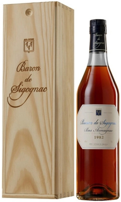 Арманьяк Baron de Sigognac Bas-Armagnac in wooden box 1982 0,7 л Арманьяк Baron de Sigognac Bas-Armagnac in wooden box 1982 0,7 л фото