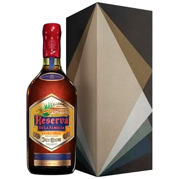 Текила Jose Cuervo Reserva de la Familia Extra Anejo in wooden box 0,75 л фото