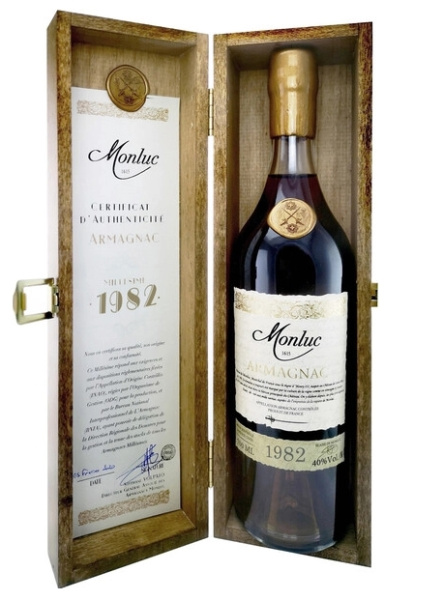Арманьяк Monluc in wooden box 1982 0,7 л фото