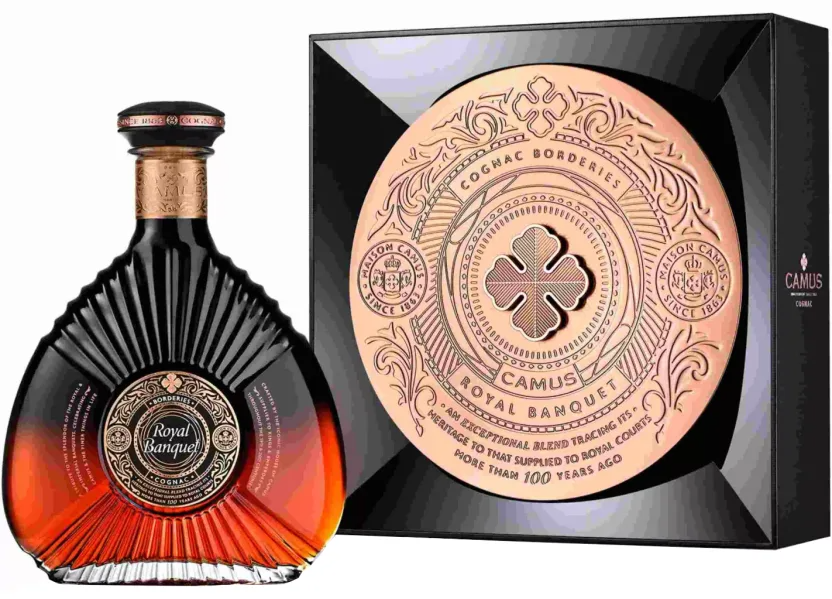 Коньяк Camus Royal Banquet Borderies in gift box 0,7 л фото