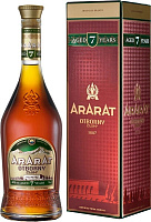 Коньяк Ararat Otborny 7 Years Old in gift box 0,7 л фото